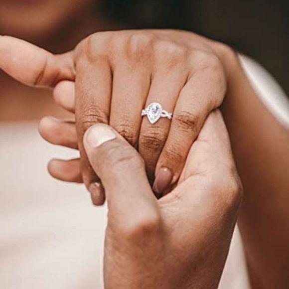 TIGRADE 1.5CT Engagement Ring for Women Teardrop Cubic Zirconia Wedding Band - Picture 3 of 5